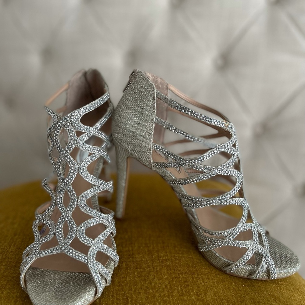 INC size 7 heels